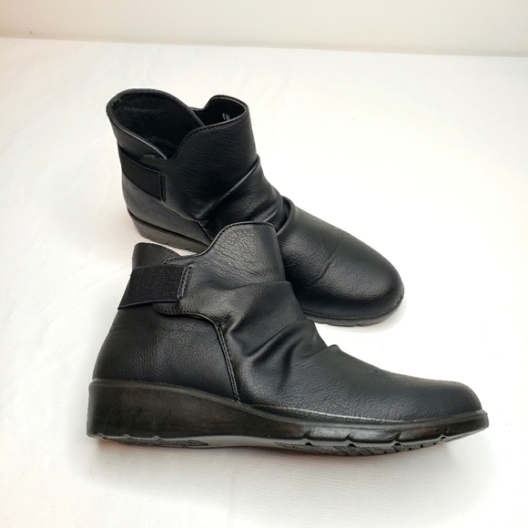 Easy Street Black Bootie Comfort Wave Pull On 6 Medium - Picture 1 of 8